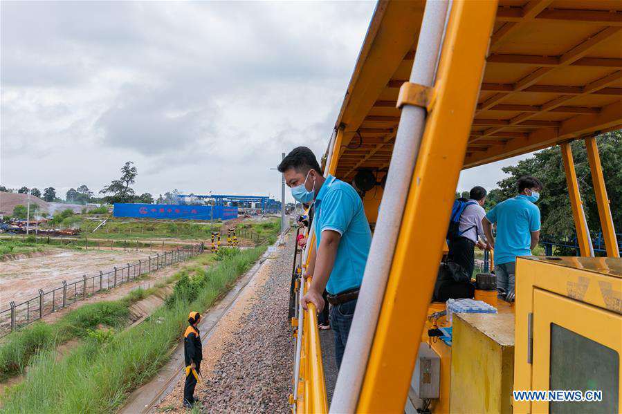 LAOS-VIENTIANE-CHINA-RAILWAY-TRAINEE-VISIT