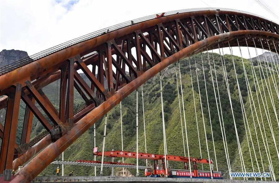 CHINA-TIBET-GYACA COUNTY-LHASA-NYINGCHI RAILWAY-BRIDGE-TRACK LAYING (CN)