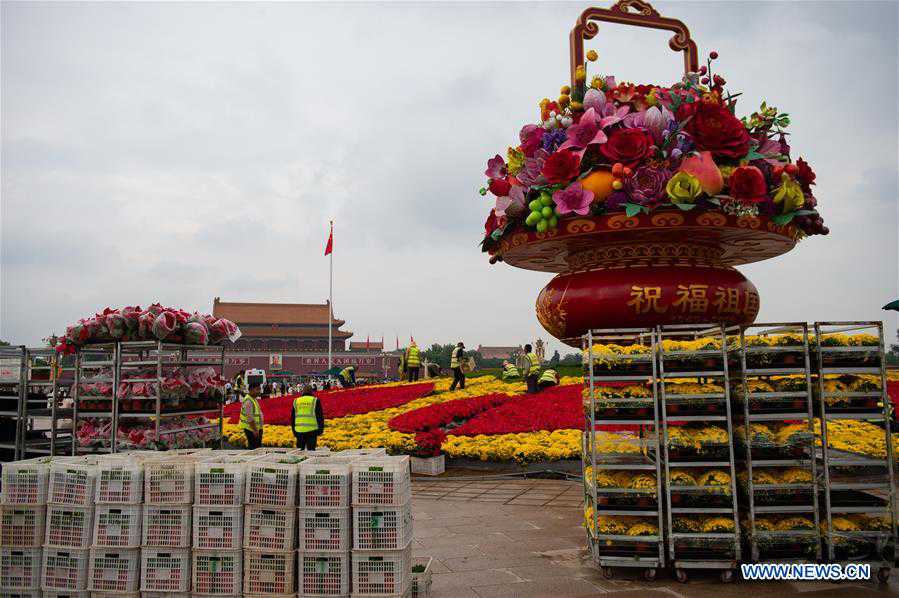 CHINA-BEIJING-TIAN'ANMEN SQUARE-FLOWER BASKET (CN)