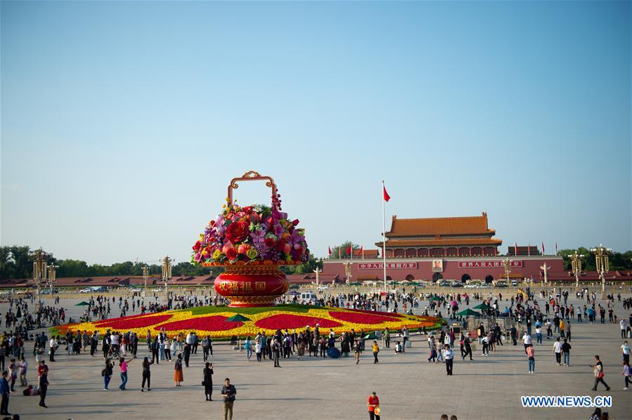 CHINA-BEIJING-TIAN'ANMEN SQUARE-FLOWER BASKET (CN)