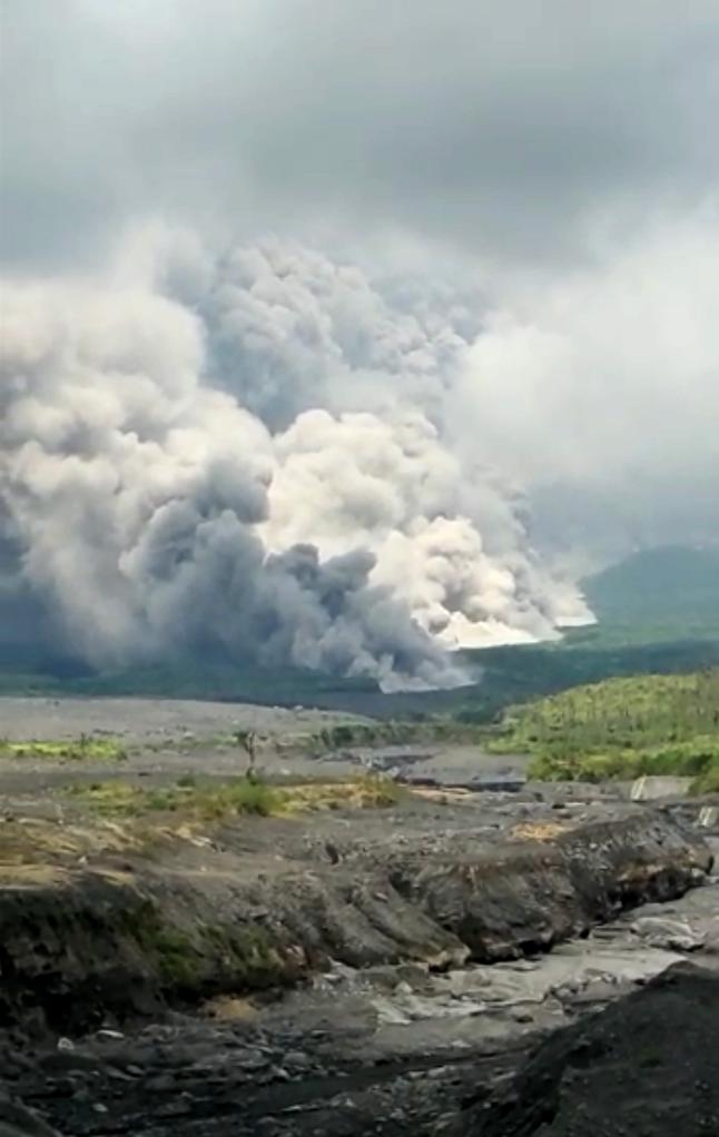 印尼火山喷发警戒级别“置顶”