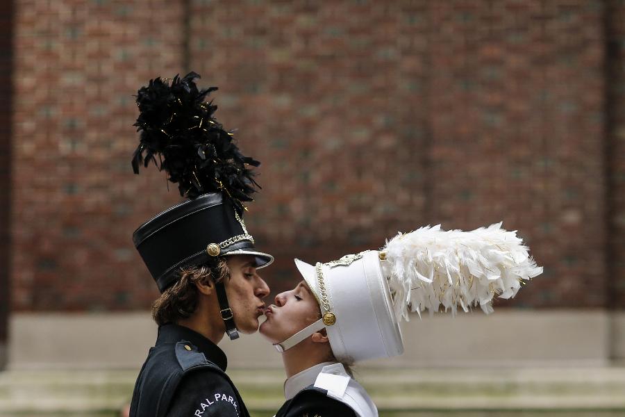 Revellers share a moment while they take part in the 70th Annual Columbus Day Parade in New York, October 13, 2014. 