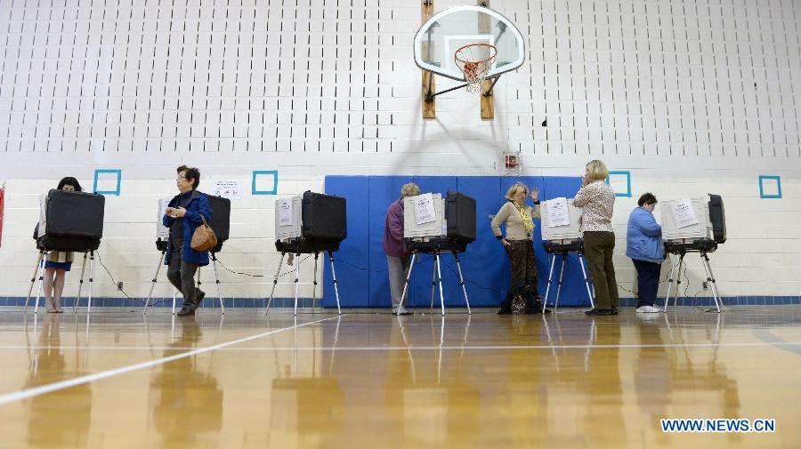 Residents cast their votes during the U.S. Midterm Elections at a polling place in Rockville, Maryland, the United States, on Nov. 4, 2014.