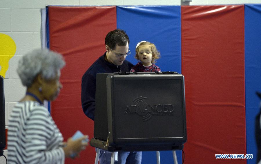 A man casts his vote during the U.S. Midterm Elections at a polling place in Arlington, Virginia, the United States, on Nov. 4, 2014. 