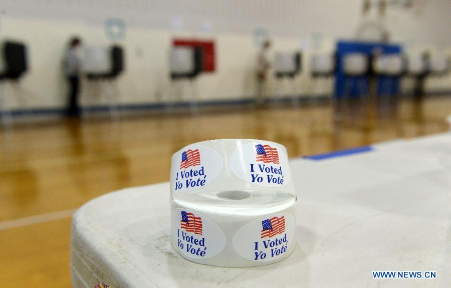 Residents cast their votes during the U.S. Midterm Elections at a polling place in Rockville, Maryland, the United States, on Nov. 4, 2014.