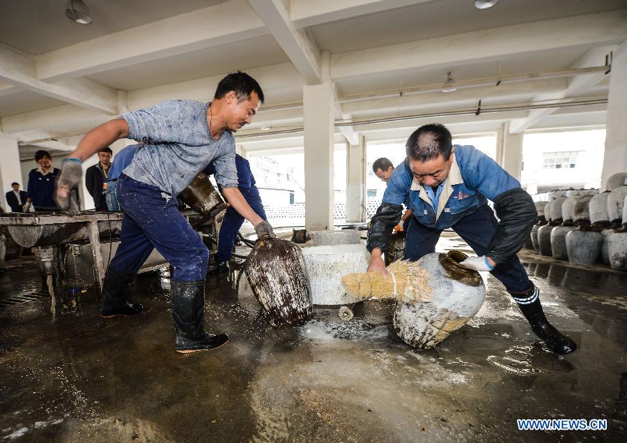 CHINA-ZHEJIANG-SHAOXING-RICE WINE-BREWING (CN) 