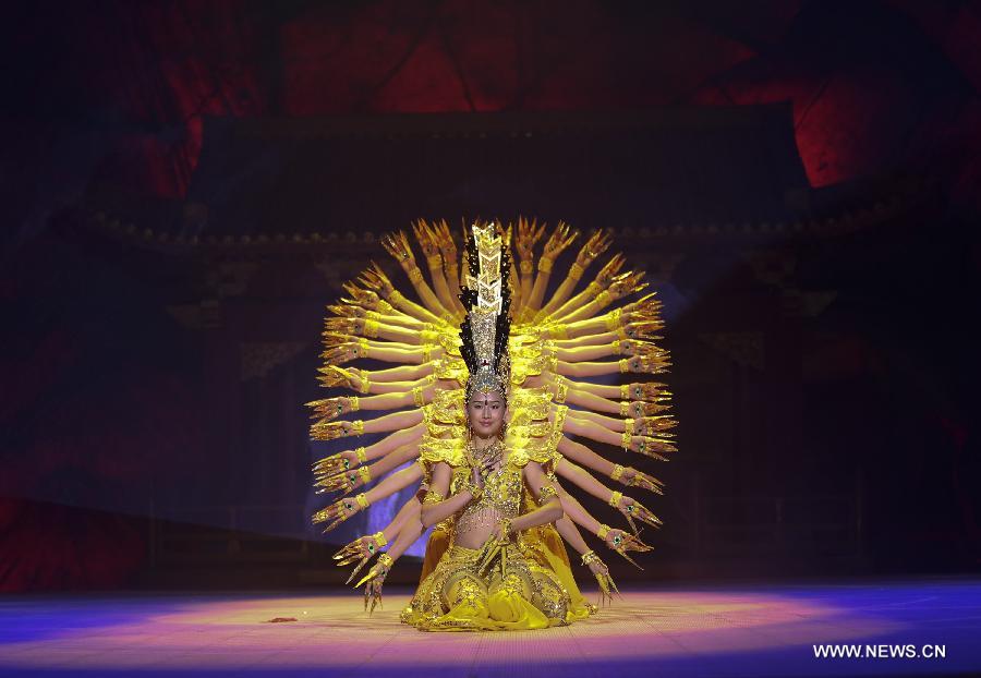 Performers stage a show during a welcome banquet held for the 22nd Asia-Pacific Economic Cooperation (APEC) Economic Leaders' Meeting in B‍eijing, capital of China, Nov. 10, 2014.