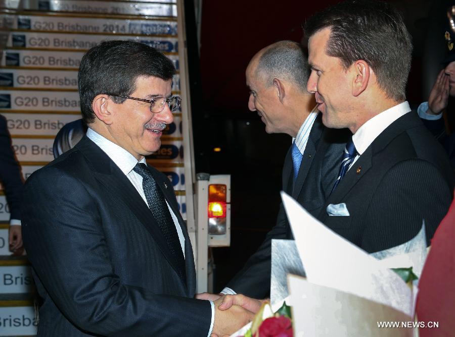 Turkish Prime Minister Ahmet Davutoglu (L) arrives in Brisbane of Australia to attend the G20 summit on Nov. 14, 2014. 