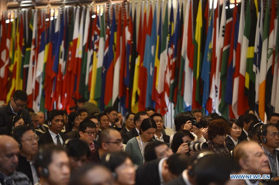 Delegates attend the closing ceremony of the World Internet Conference in Wuzhen, east China's Zhejiang Province, Nov. 21, 2014. 