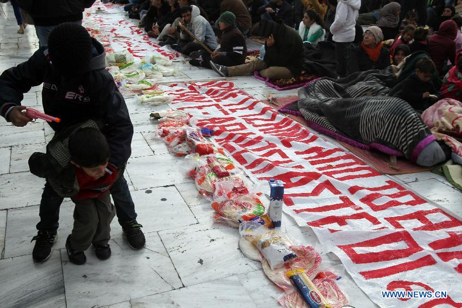 Syrian refugees engage their sixth day of protest in front of Greek parliament in Athens, Nov. 24, 2014.