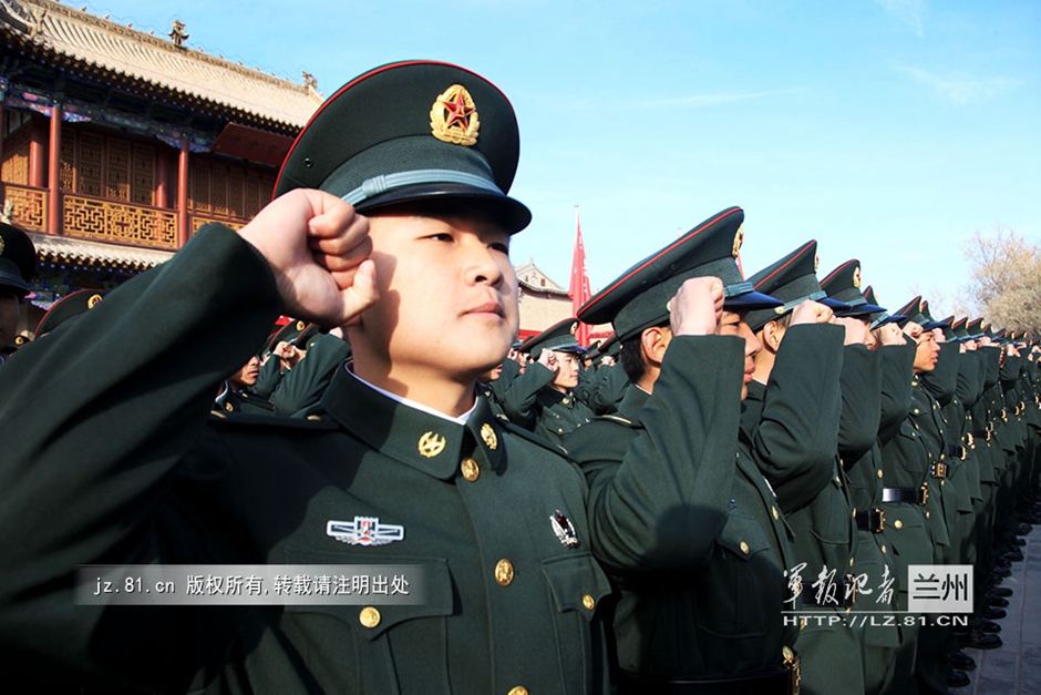 700 new recruits conferred titles at foot of Great Wall