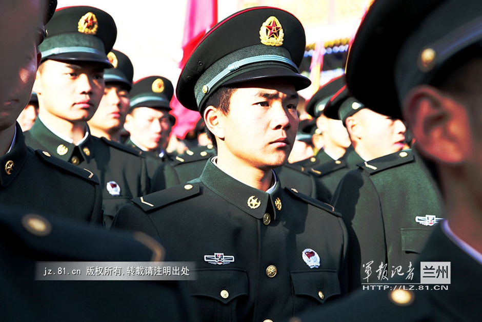 700 new recruits conferred titles at foot of Great Wall