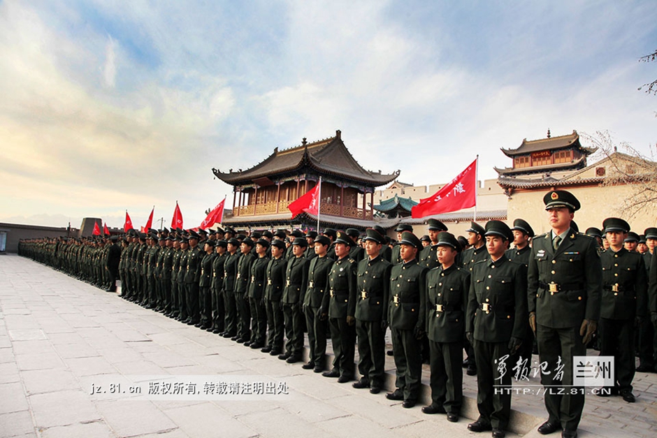 700 new recruits conferred titles at foot of Great Wall