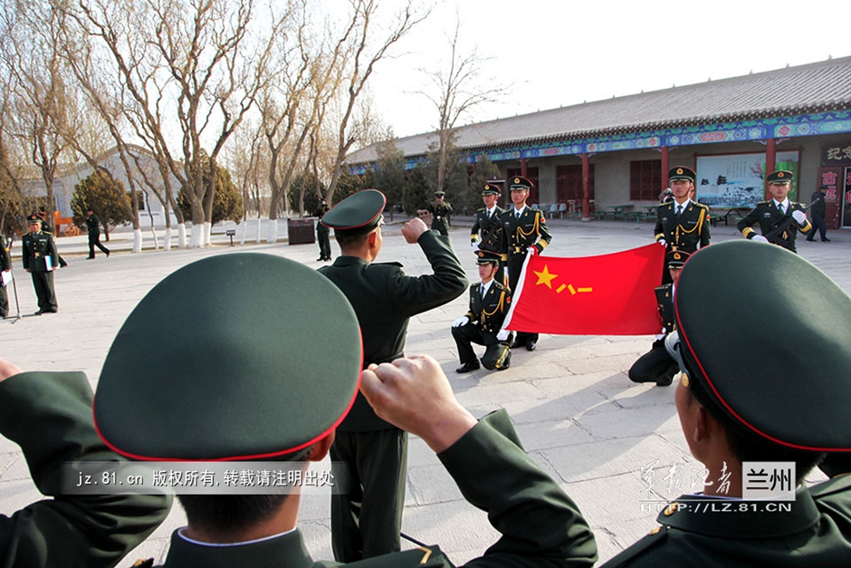 700 new recruits conferred titles at foot of Great Wall