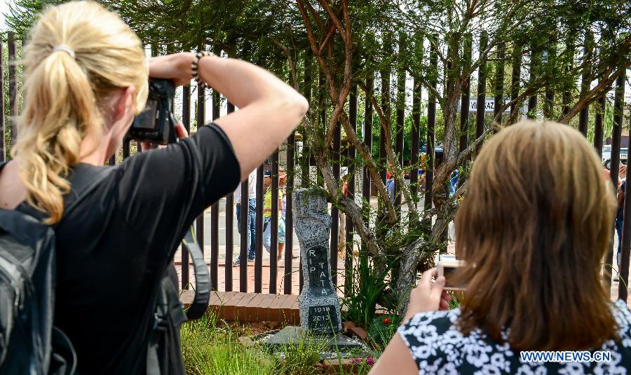 Photo taken on Dec. 4, 2014 shows the visitors at the Nelson Mandela National Museum in Soweto, southwest of Johannesburg, South Africa. 