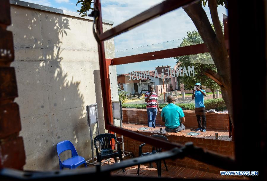 Photo taken on Dec. 4, 2014 shows the visitors at the Nelson Mandela National Museum in Soweto, southwest of Johannesburg, South Africa. 