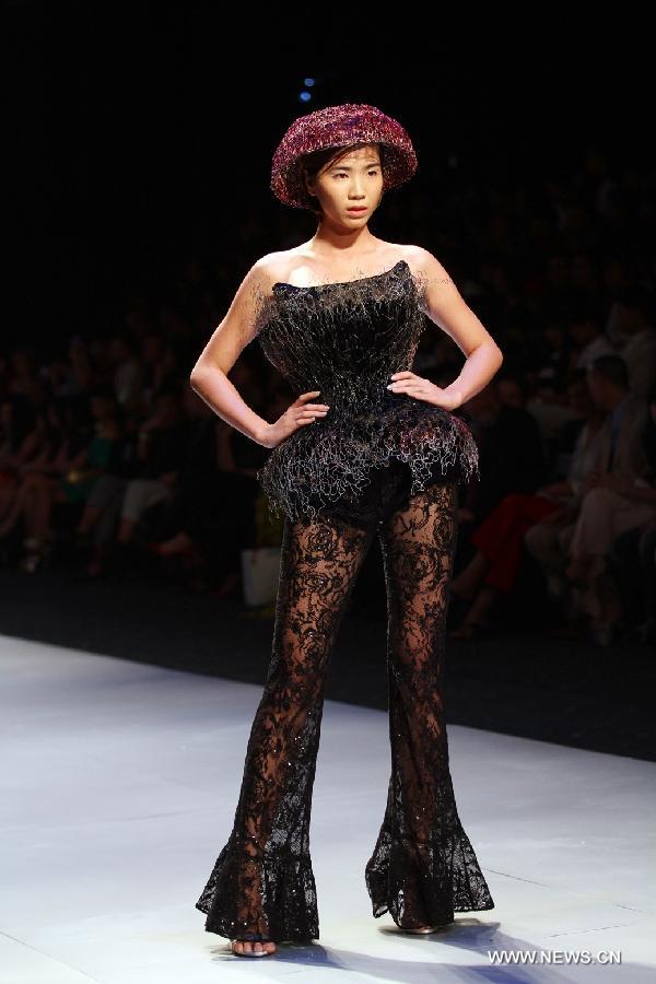 A model presents a creation of Vietnamese designer Hoang Minh Ha during the Vietnam International Fashion Week 2014 in Ho Chi Minh city, Vietnam, Dec. 4, 2014. 