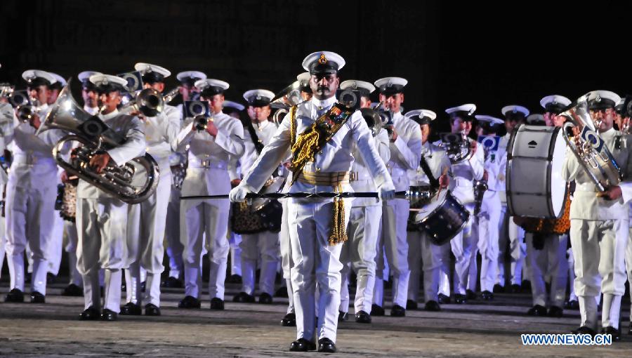 Indian Navy soldiers perform on the Navy Day celebration in Mumbai, India, Dec. 4, 2014. 