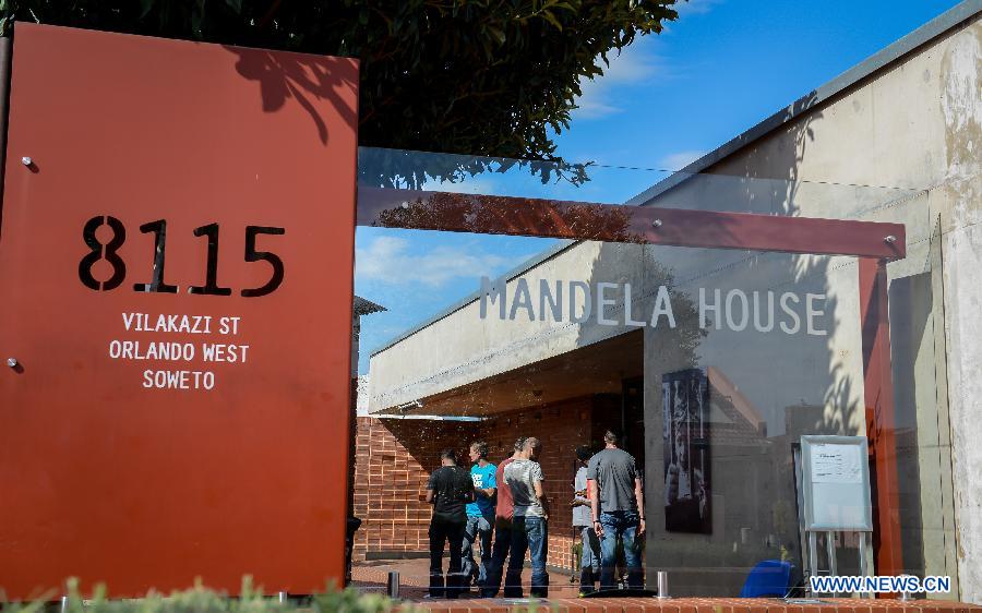 Photo taken on Dec. 4, 2014 shows the visitors at the Nelson Mandela National Museum in Soweto, southwest of Johannesburg, South Africa. 