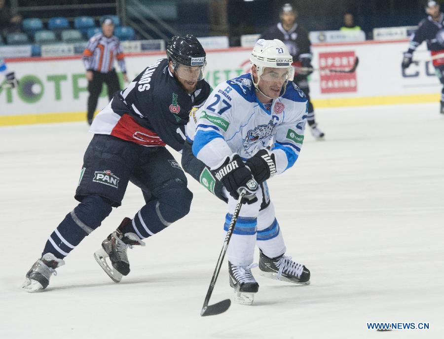 Brandon Bochenski (R) of Barys Astana vies with Krystofer Kolanos of Medvescak Zagreb during a match at Kontinental Hockey League (KHL) in Zagreb, capital of Croatia, Dec. 8, 2014. Barys Astana won 5-3. (Xinhua/Miso Lisanin)