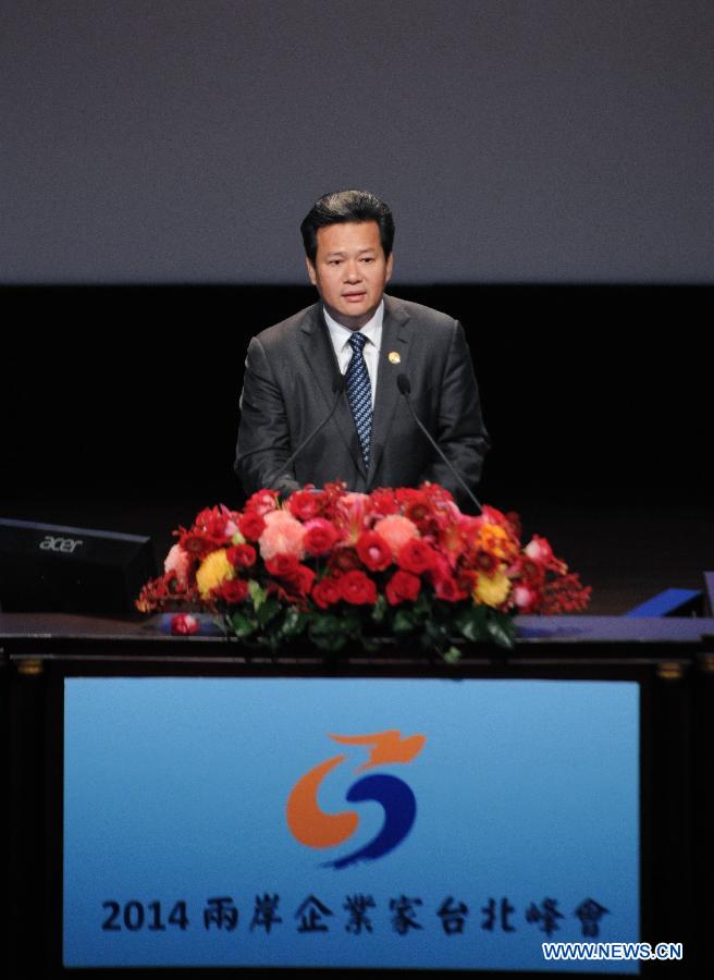 Gong Qinggai, vice director of the State Council Taiwan Affairs Office, addresses the opening ceremony of the Cross-Strait Entrepreneurs Summit in Taipei, southeast China's Taiwan, Dec. 15, 2014. (Xinhua/Shen Hong)