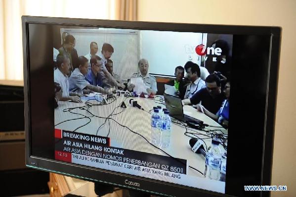 Photo taken on Dec. 28, 2014 shows local television broadcasting a press conference held at Soekarno-Hatta airport in Jakarta, Indonesia.