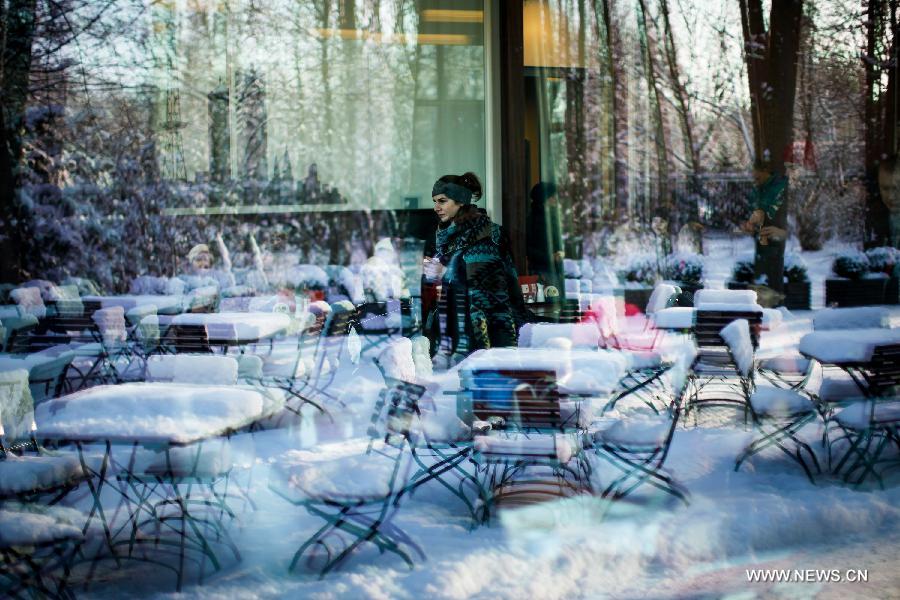 Winter weather hit Germany's capital city of Berlin as the temperature dropped to minus four degrees centigrade on Monday.