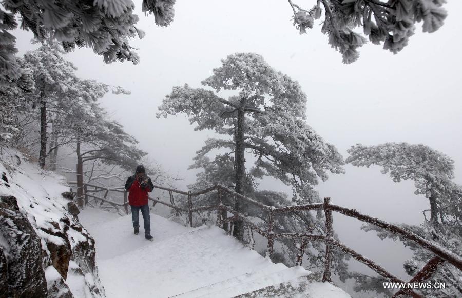 A tourist visits Huangshan Mountain after a snowfall in Huangshan City, east China's Anhui Province, Jan. 13, 2015. (Xinhua/Shi Yalei)