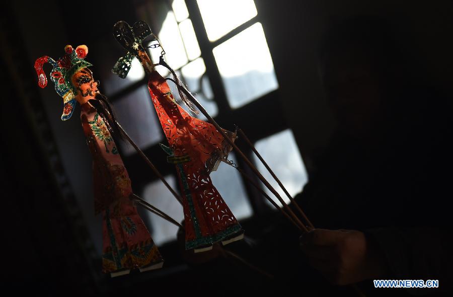 CHINA-NINGXIA-FOLK CULTURE-SHADOW PLAY-PUPPETEER (CN)