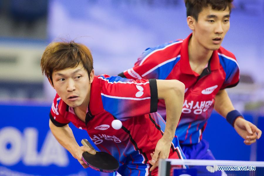 Jeong Sangeun (L) and Lee Sangsu of South Korea compete in the men's doubles of the GAC Group 2015 ITTF World Tour Hungary Open in Budapest, Hungary on Feb. 1, 2015. Jeong Sangeun and Lee Sangsu beat the Russian duo of Viachaslev Burov and Alexey Liventsov 3-1 to win the men's doubles title. (Xinhua/Attila Volgyi) 