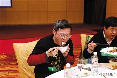 Hundreds of Chinese get a taste of GM rice