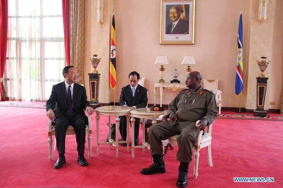 Ugandan President Yoweri Museveni (R) meets with visiting Chinese State Councilor Yang Jiechi in Entebbe, 40 kilometers south of Uganda's capital Kampala, Feb. 10, 2015.