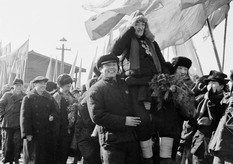 New Year scenes preserved in old photos