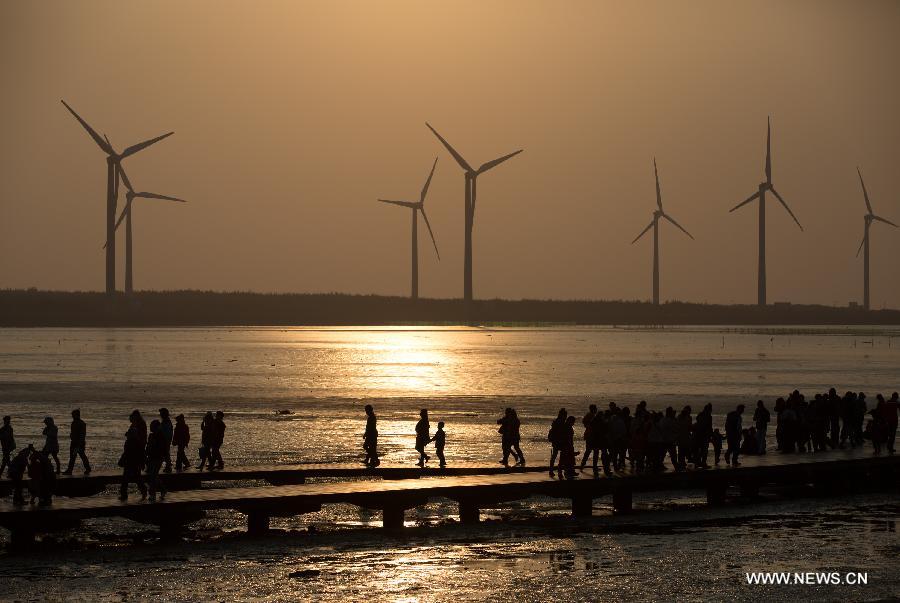 CHINA-TAICHUNG-GAOMEI WETLAND-SUNSET (CN)