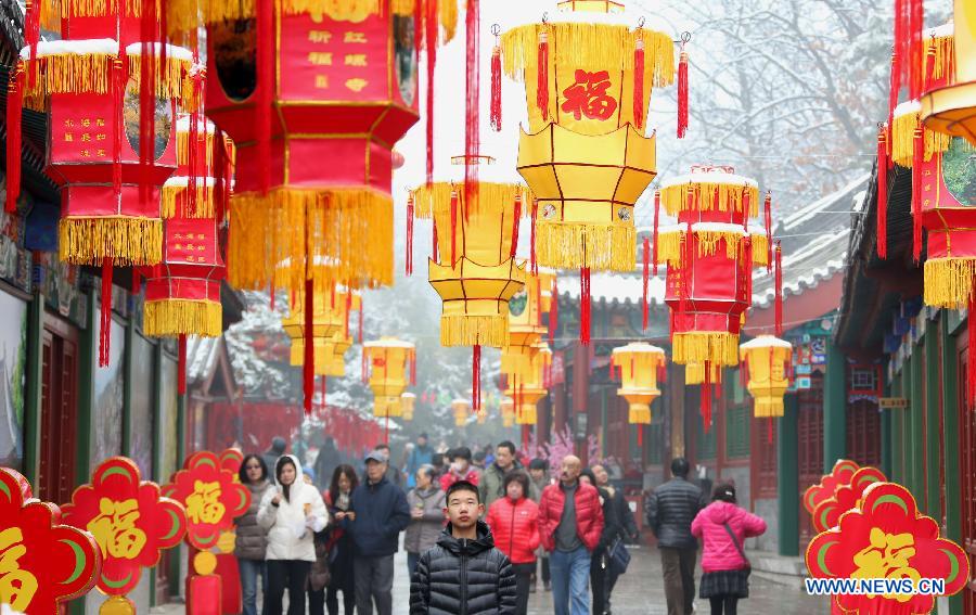 Photo taken on Feb. 21, 2015 shows people visiting the Hongluo Temple scenic spot in the suburban Huairou District of Beijing, capital of China. 