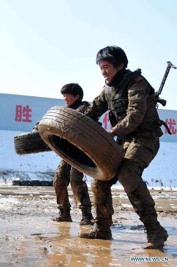 CHINA-XINJIANG-FEMALE SWAT MEMBERS-TRAINING (CN)