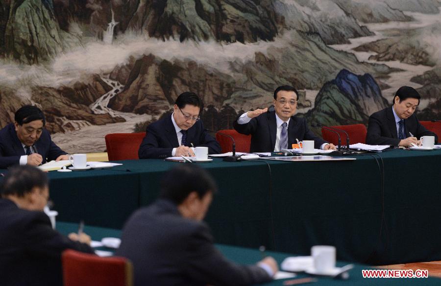 Chinese Premier Li Keqiang (back, 2nd R), also a member of the Standing Committee of the Political Bureau of the Communist Party of China Central Committee, joins a discussion with deputies to the 12th National People's Congress (NPC) from southwest China's Sichuan Province during the third session of the 12th NPC, in Beijing, capital of China, March 8, 2015.