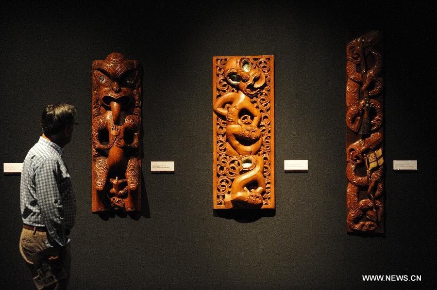 According to local press, the exhibition 'Tuku Iho: Legacy live', presents more than 80 pieces of Maori art wood carvings, stone, bone and jade, as well as various types of embroidery