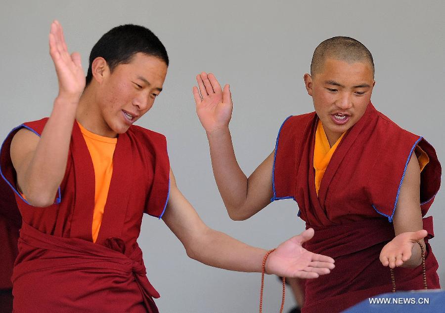 Located at an altitude of 3,300 meters, Yunnan Institute of Buddhist Studies Diqing Branch is an important school of Tibetan Buddhism in Yunnan.