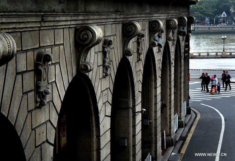 Qilou buildings, or arcade-houses, were first popular in Europe and was then introduced to the world. China's first Qilou building was built in Guangzhou, capital of south China's Guangdong Province, which is also among the first coastal cities to embrace foreign culture and begin modernization.