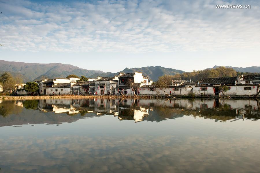 Spring scenery of Hongcun village, E China