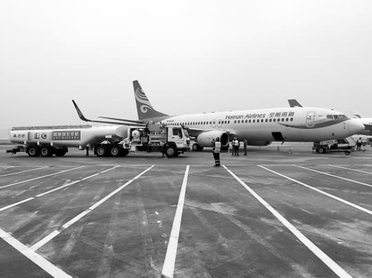 Hainan Airlines Hainan Airlines lands on Beijing International Airport after flying two hours from Shanghai, March 21, 2015. (Photo/New Express Daily)