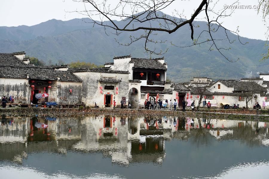 Spring scenery of Hongcun village, E China