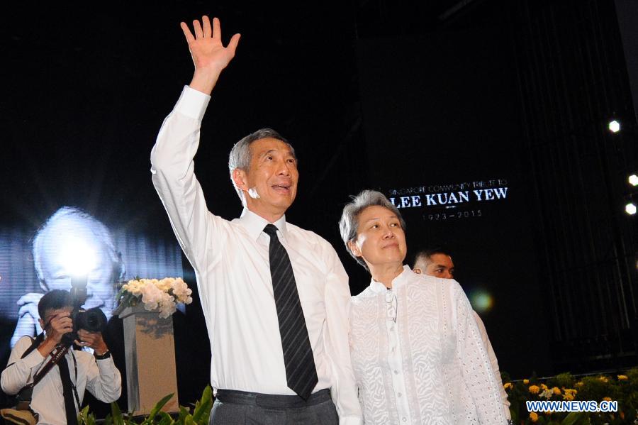 Singapore's Prime Minister Lee Hsien Loong (L, front) and his wife Ho Ching (R, front) attend a memorial meeting of Singapore's founding father Lee Kuan Yew at Singapore's Kallang Theatre, March 27, 2015. 