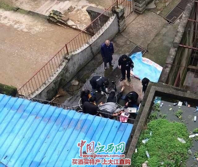 宜春一饲养员被老虎咬死（现场图片由网友提供）