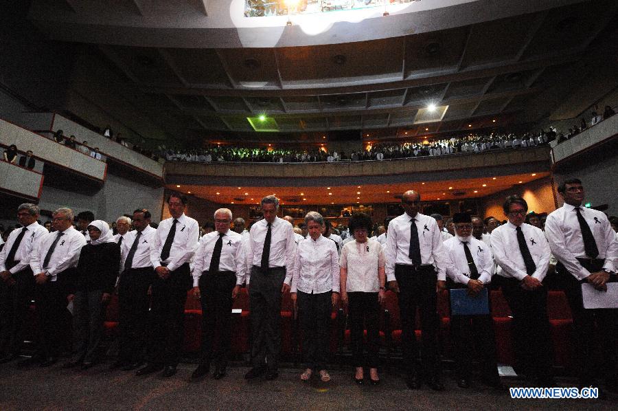 Singapore's Prime Minister Lee Hsien Loong (7th L, front) and his wife Ho Ching (6th R, front) attend a memorial meeting of Singapore's founding father Lee Kuan Yew at Singapore's Kallang Theatre, March 27, 2015.