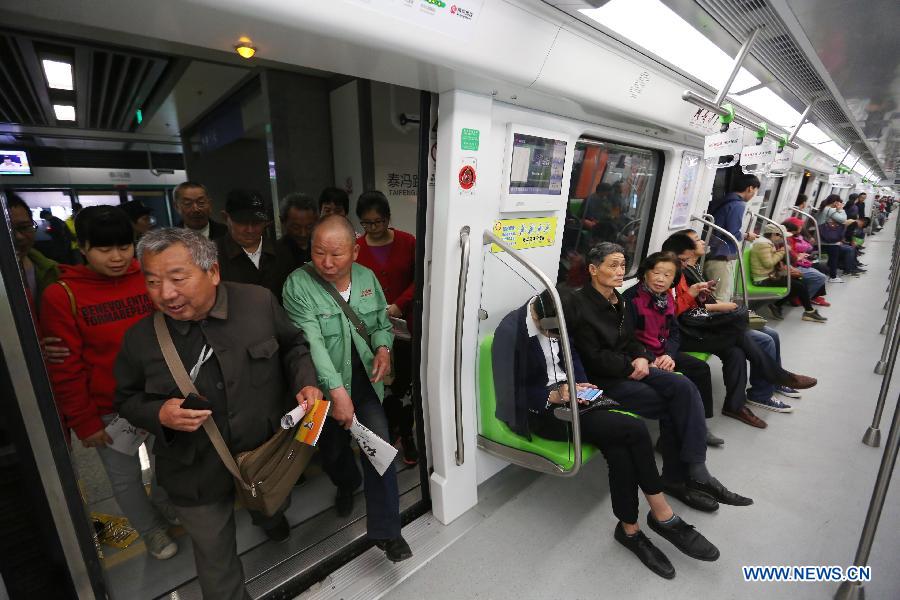 Residents take a subway train on the Subway Line 3 in Nanjing, capital of east China's Jiangsu Province, April 1, 2015. The 44.87-kilometer-long Subway Line 3 in Nanjing was put into trial operation on Wednesday, making the total length of the city's subway reach 225 kilometers, the fourth longest in China. (Xinhua/Yan Minhang)