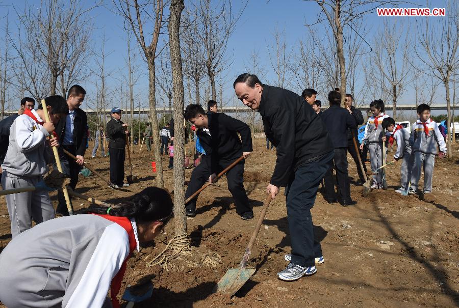 Top CPC and state leaders Xi Jinping, Li Keqiang, Zhang Dejiang, Yu Zhengsheng, Liu Yunshan, Wang Qishan and Zhang Gaoli attended a tree planting event in Beijing on Friday.