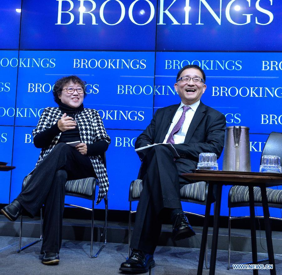 Fellow of the Institute of Sociology at Chinese Academy of Social Sciences, Li Yinhe (L) speaks during a session of panel discussions moderated by Li Cheng, director of the John L. Thornton China Center at the Brookings Institute, in Washington D.C., capital of the United States, April 3, 2015.