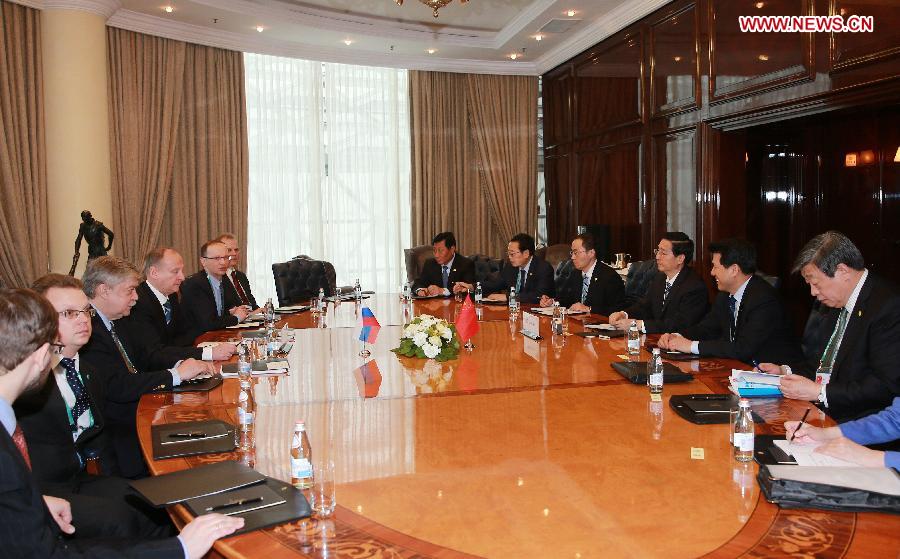 Chinese State Councilor and Public Security Minister Guo Shengkun (3rd, R) meets with Russian Security Council Secretary Nikolai Patrushev (4th, L) in Moscow, Russia, April 15, 2015.